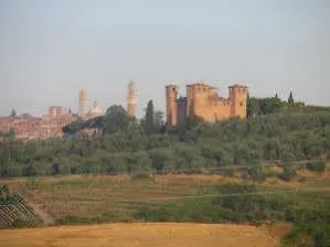 לינה וארוחת בוקר סיינה Castello Delle Quattro Torra 0*,  איטליה